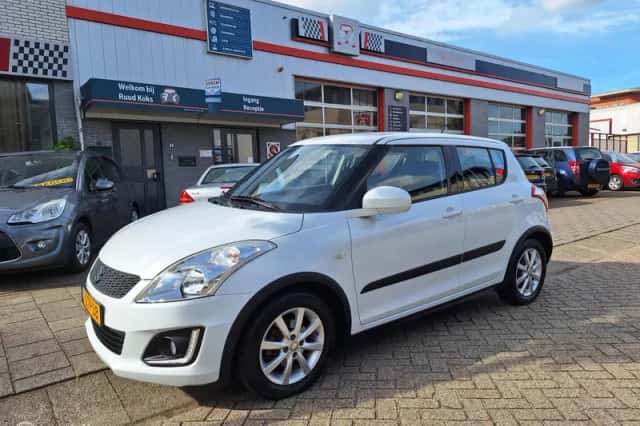 Suzuki Swift (2015) thumbnail 3