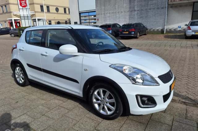 Suzuki Swift (2015) thumbnail 5