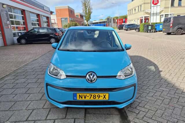 Volkswagen Up! (2017) thumbnail 4