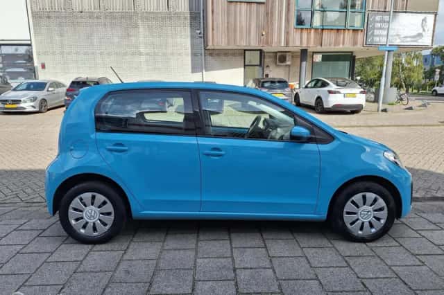 Volkswagen Up! (2017) thumbnail 6