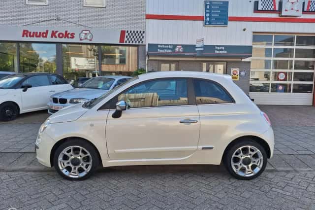 Fiat 500 (2010) thumbnail 2