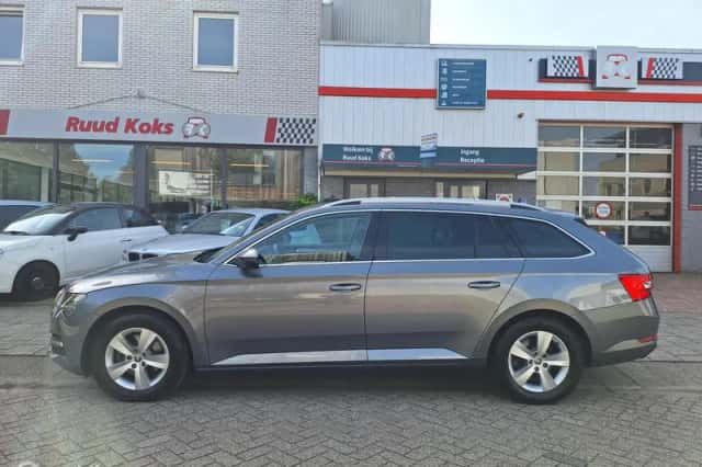 Škoda Superb (2022) thumbnail 2
