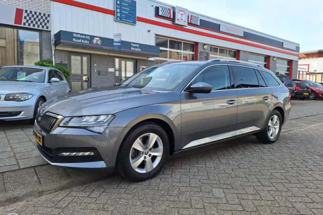 Škoda Superb (2022) thumbnail 3