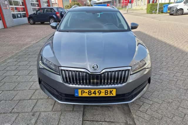 Škoda Superb (2022) thumbnail 4