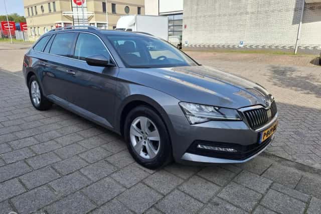 Škoda Superb (2022) thumbnail 5