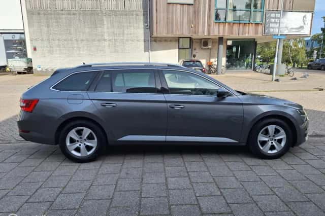 Škoda Superb (2022) thumbnail 6