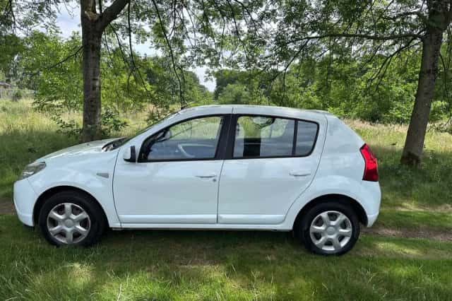 Dacia Sandero (2012) thumbnail 2