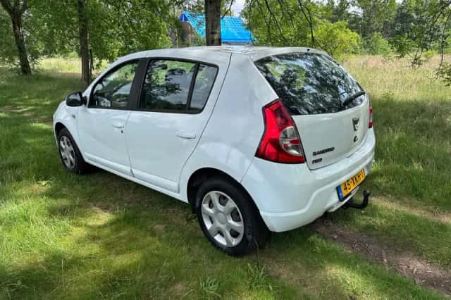 Dacia Sandero (2012) thumbnail 3