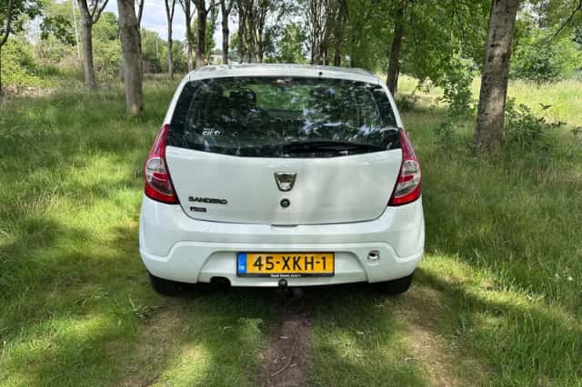 Dacia Sandero (2012) thumbnail 4