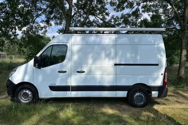 Renault Master (2011) thumbnail 2