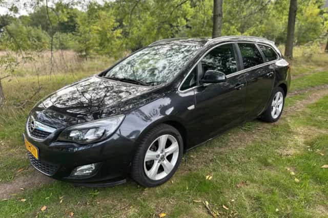 Opel Astra (2012) thumbnail 1