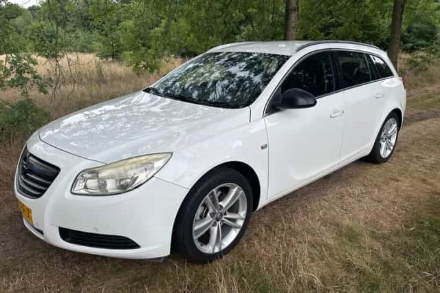 Opel Insignia (2009) thumbnail 2