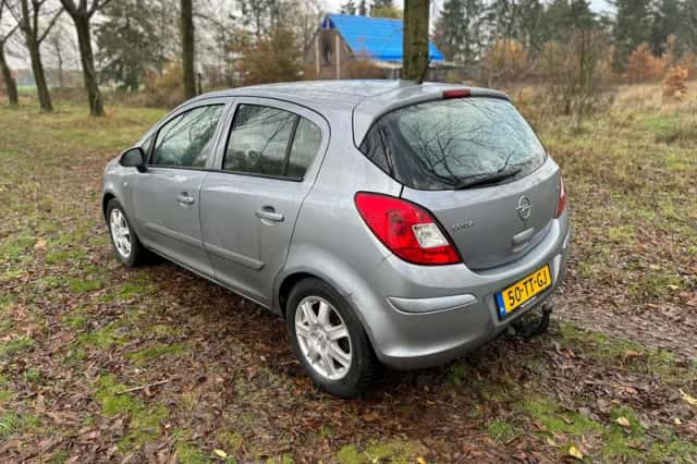 Opel Corsa (2007) thumbnail 3