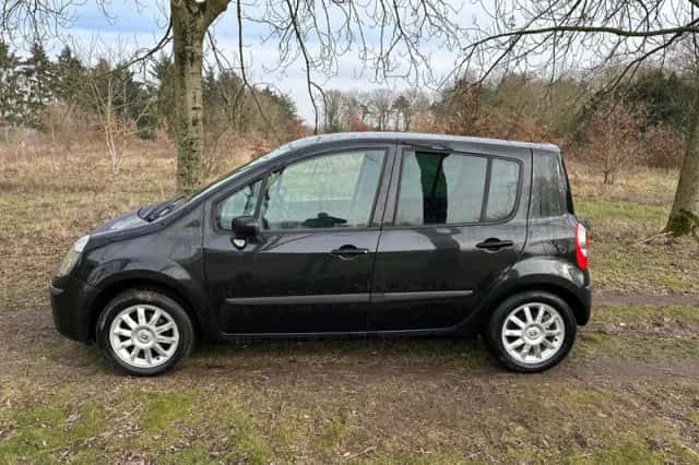 Renault Modus (2008) thumbnail 2