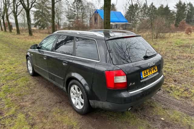 Audi A4 (2004) thumbnail 3
