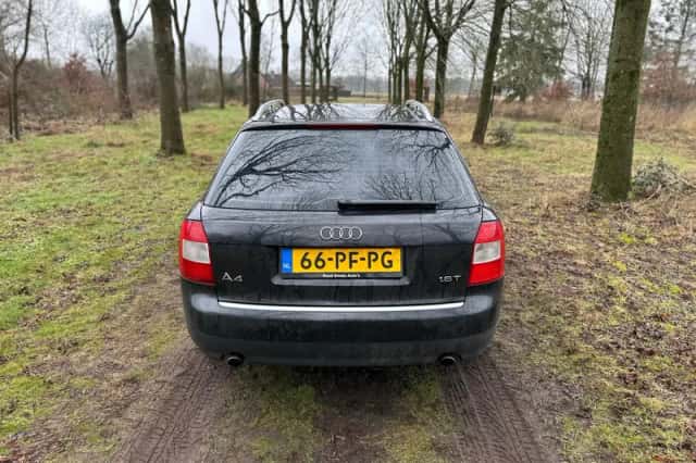 Audi A4 (2004) thumbnail 4