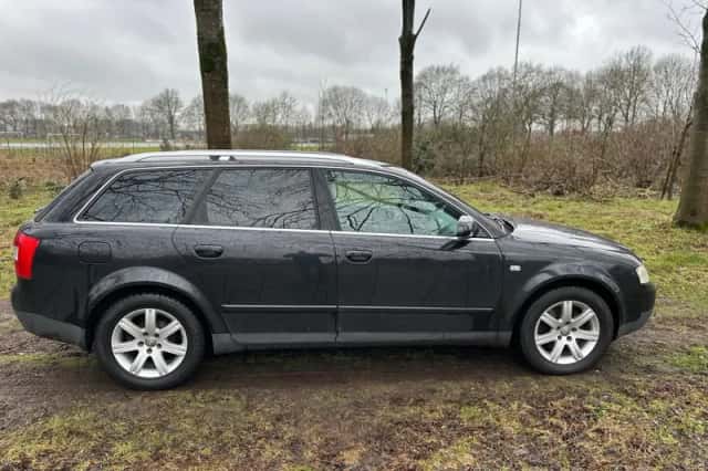 Audi A4 (2004) thumbnail 6