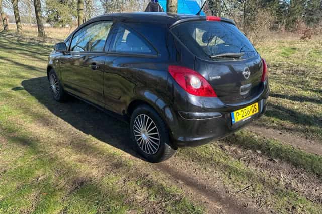 Opel Corsa (2007) thumbnail 3