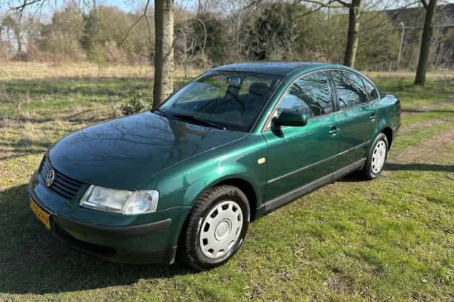Volkswagen Passat (1999) thumbnail 1