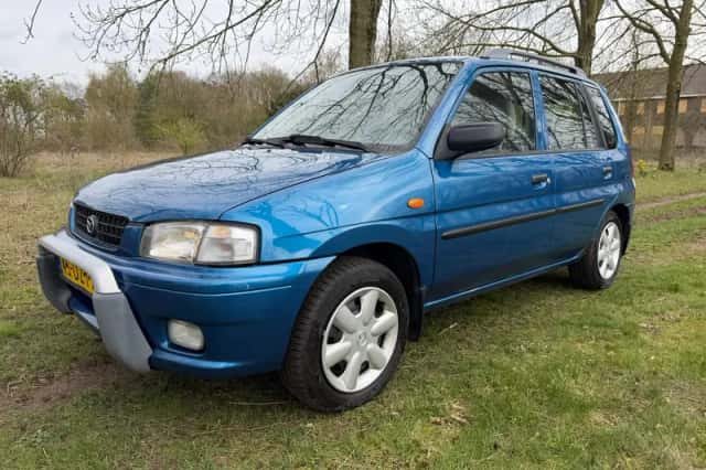 Mazda Demio (2000) thumbnail 1