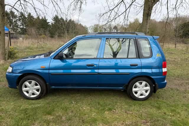 Mazda Demio (2000) thumbnail 2