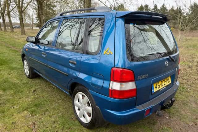 Mazda Demio (2000) thumbnail 3
