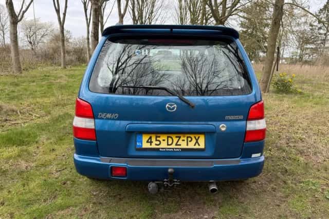 Mazda Demio (2000) thumbnail 4