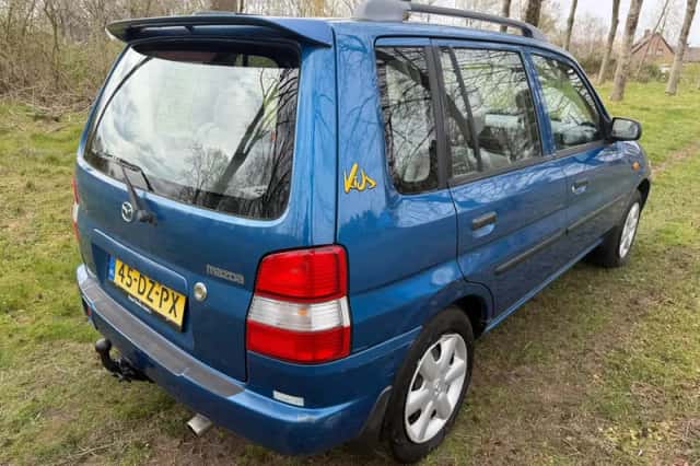 Mazda Demio (2000) thumbnail 5