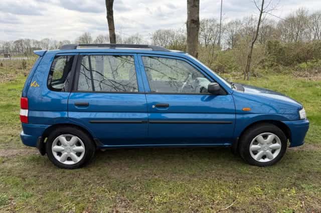 Mazda Demio (2000) thumbnail 6