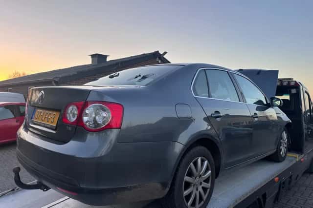 Volkswagen Jetta (2010) thumbnail 5