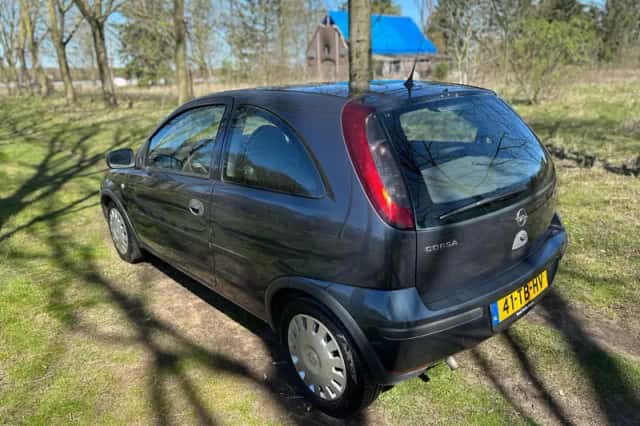 Opel Corsa (2006) thumbnail 3