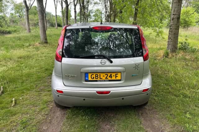 Nissan Note (2010) thumbnail 4
