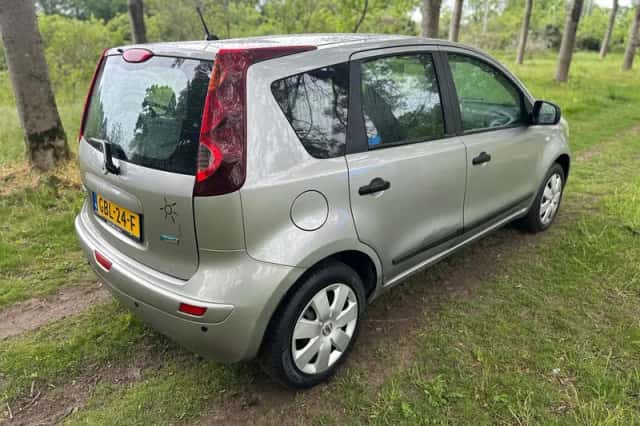 Nissan Note (2010) thumbnail 5