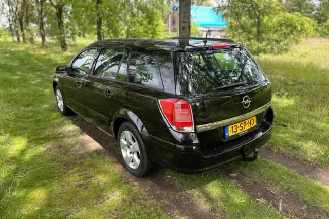 Opel Astra (2006) thumbnail 3