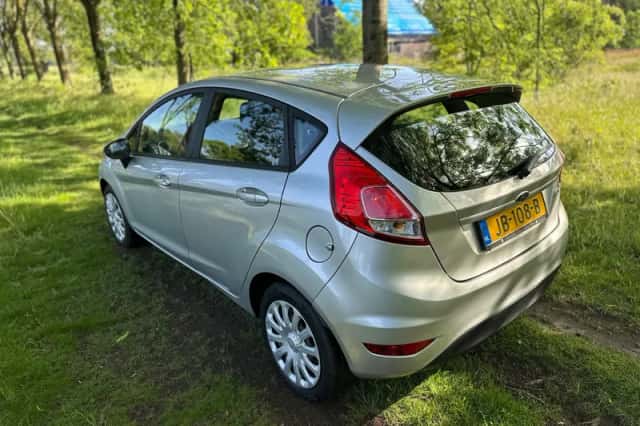 Ford Fiesta (2016) thumbnail 3