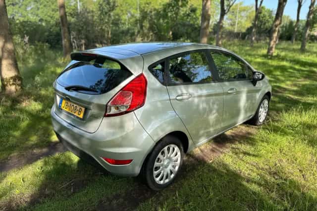 Ford Fiesta (2016) thumbnail 5