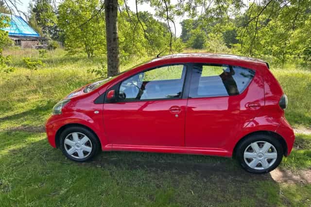 Toyota Aygo (2009) thumbnail 2