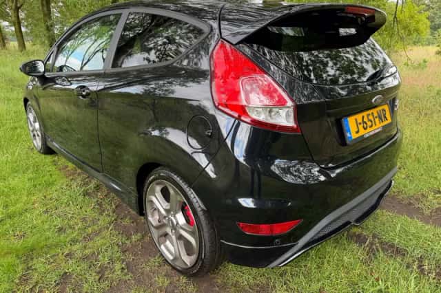 Ford Fiesta (2014) thumbnail 2