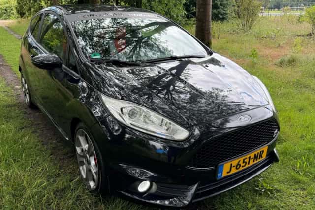Ford Fiesta (2014) thumbnail 3