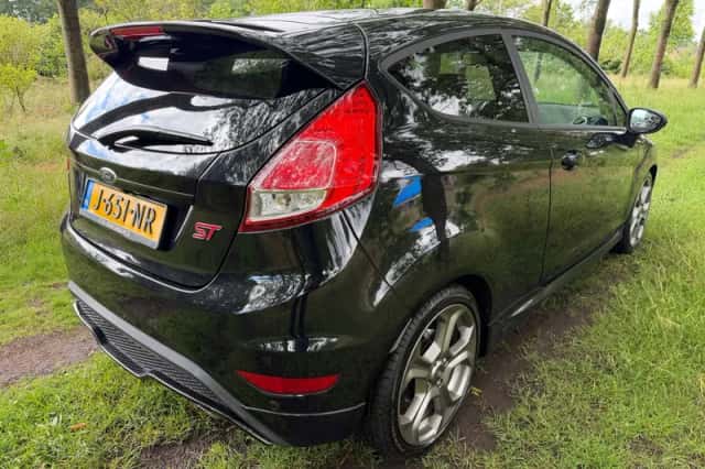 Ford Fiesta (2014) thumbnail 4