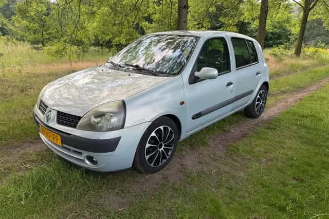 Renault Clio (2001) thumbnail 1