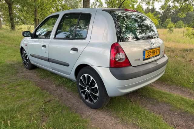 Renault Clio (2001) thumbnail 2