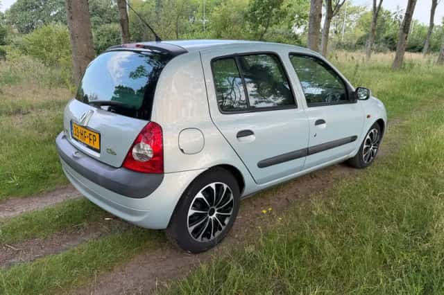 Renault Clio (2001) thumbnail 3