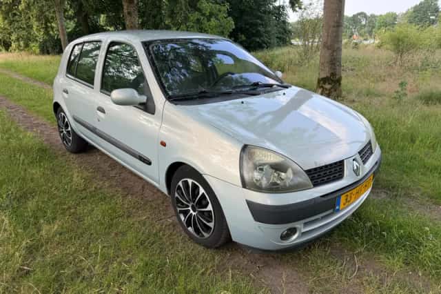 Renault Clio (2001) thumbnail 4