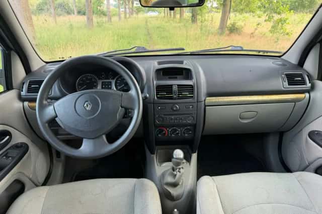 Renault Clio (2001) thumbnail 5