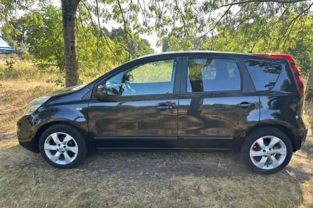 Nissan Note (2009) thumbnail 2