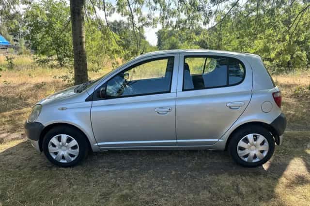 Toyota Yaris (2002) thumbnail 2