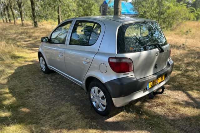 Toyota Yaris (2002) thumbnail 3