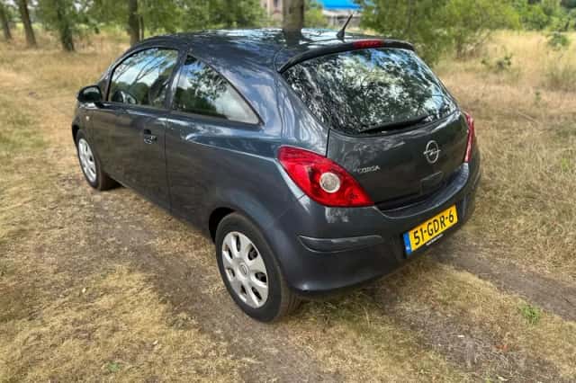 Opel Corsa (2008) thumbnail 3