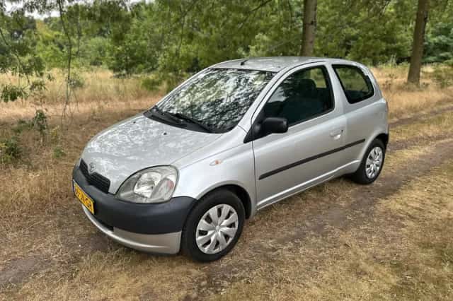 Toyota Yaris (2002) thumbnail 1